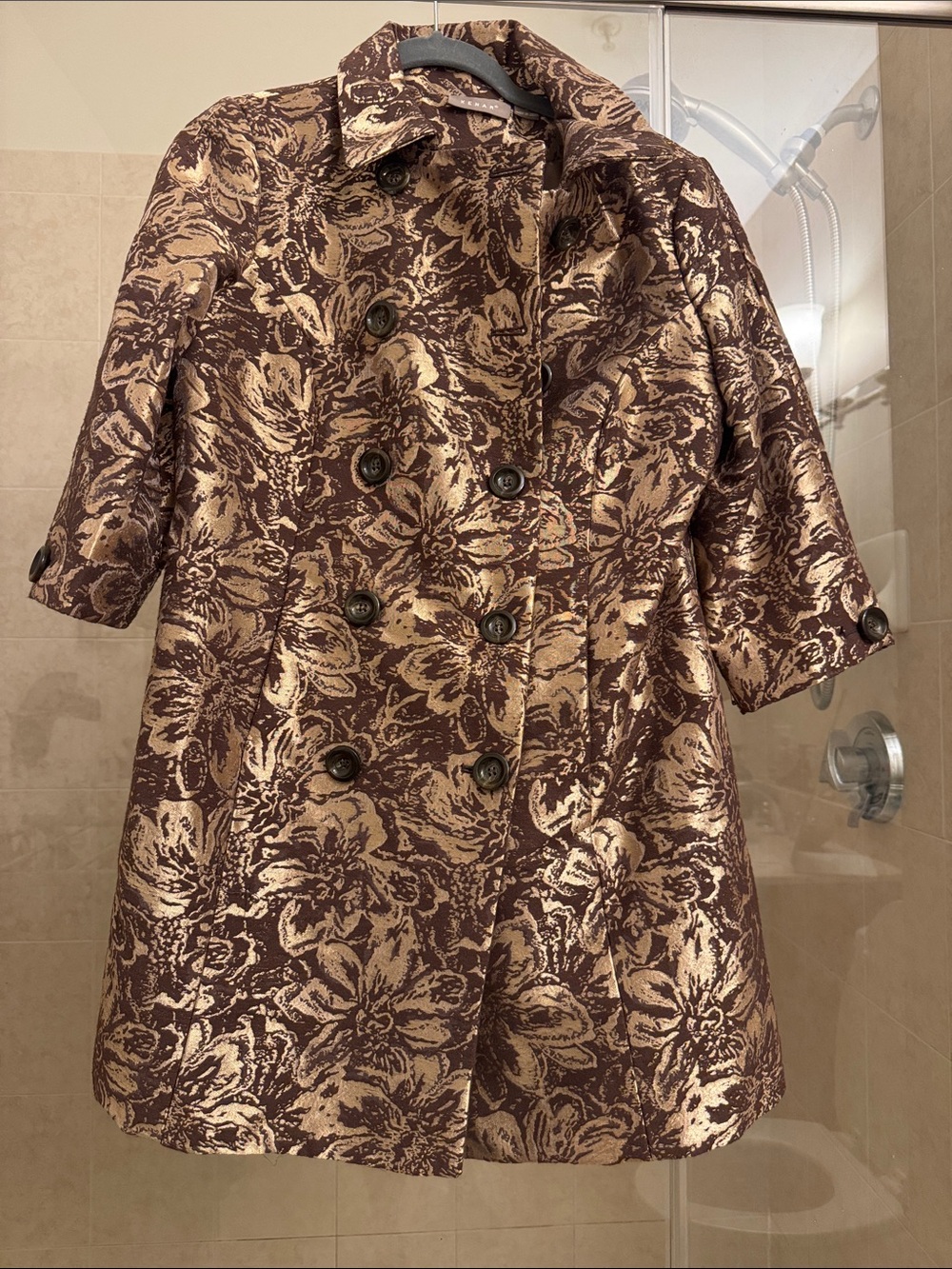 Vintage coat. Floral/broccade pattern. New!